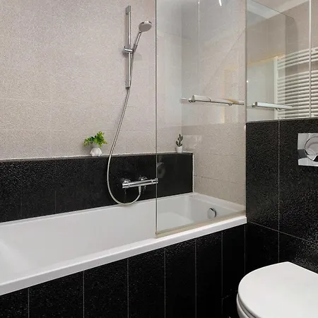 Elegant With Air Conditioning Close To Kazimierz By Renters